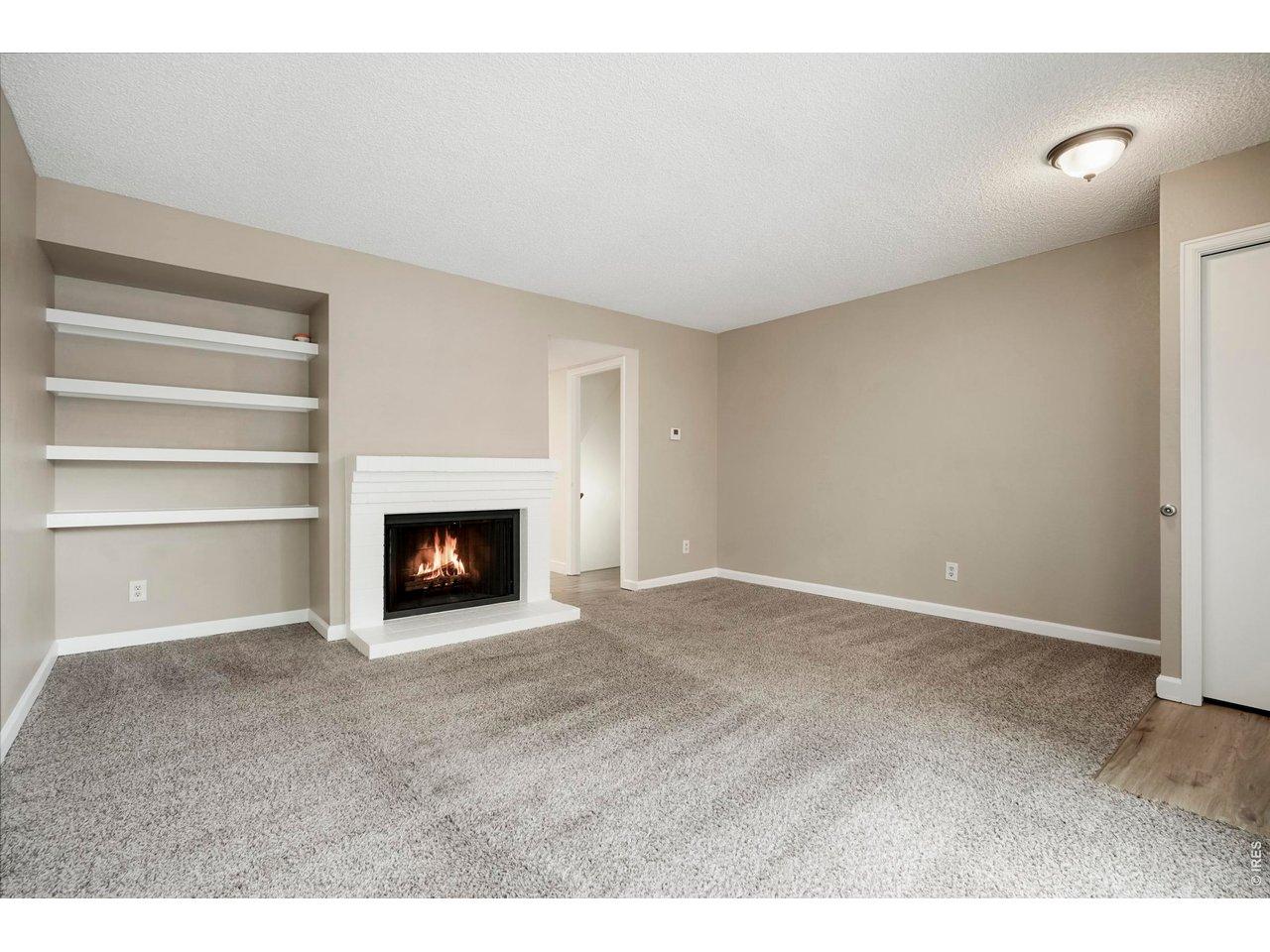 Image 2: Your are greeted with a large Livingroom and a Fireplace when you enter the home Image 2: Your are greeted with a large Livingroom and a Fireplace when you enter the home