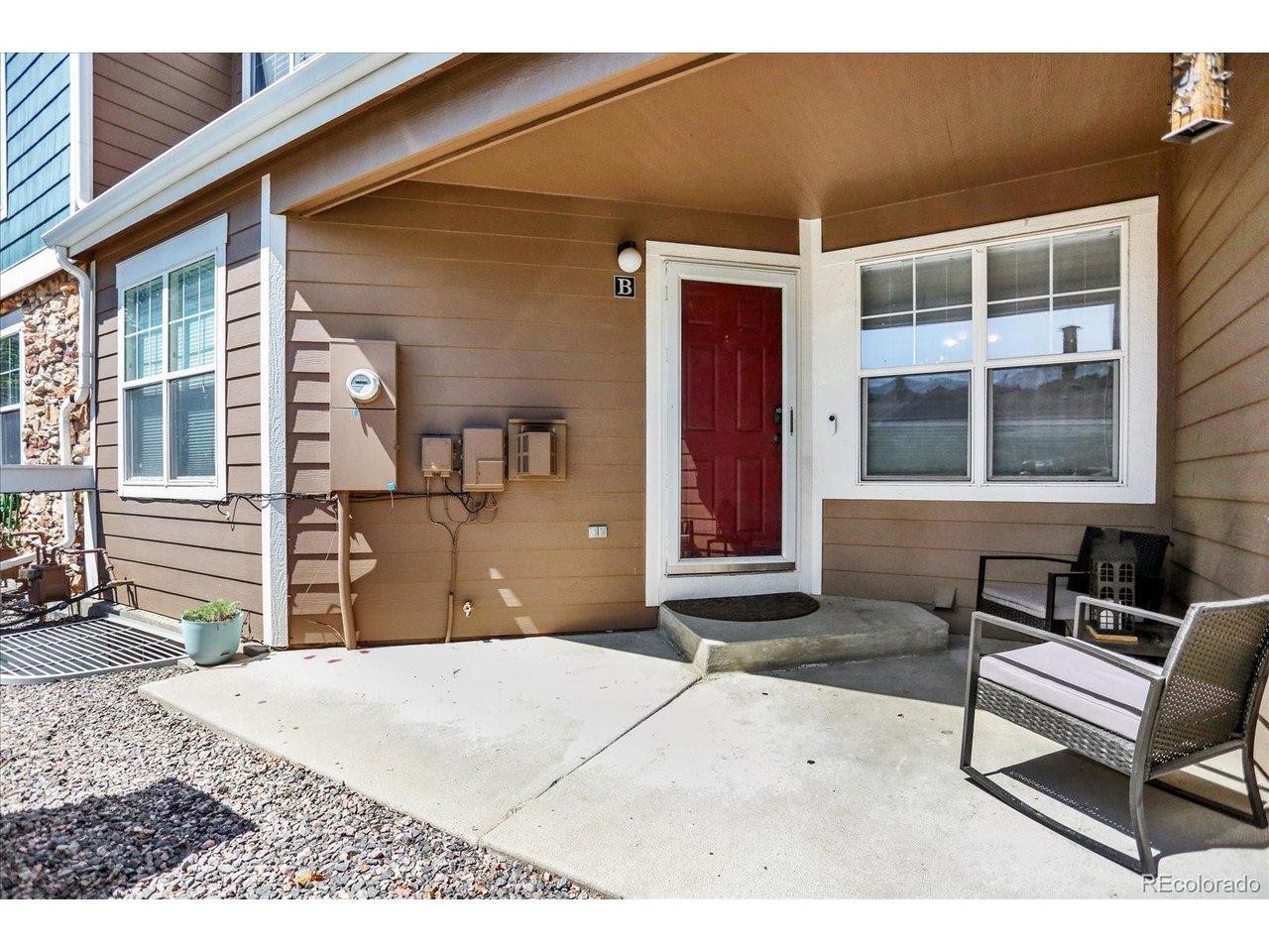 Image 3: Front entrance