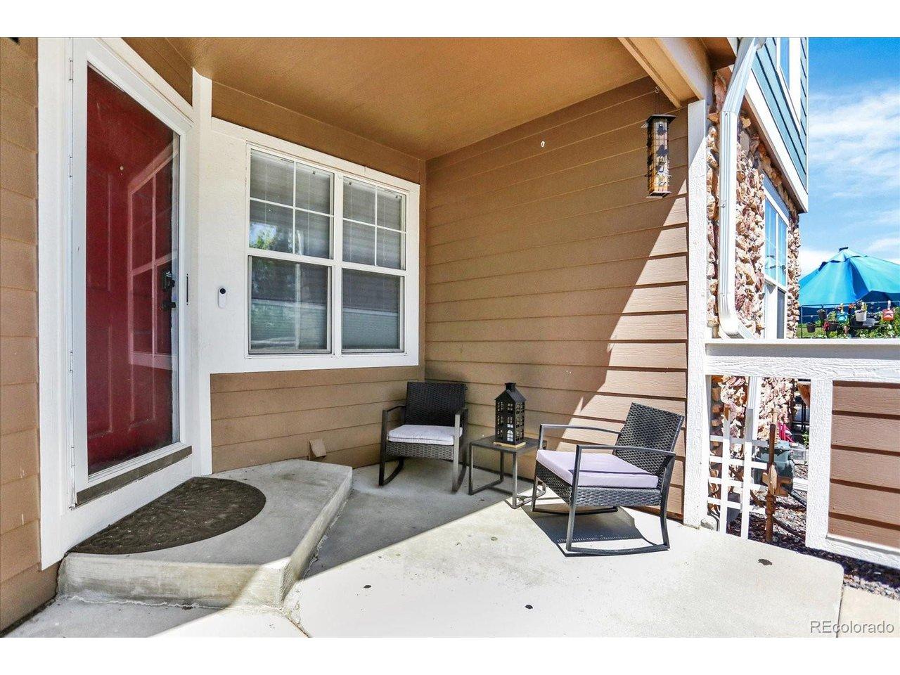 Image 4: Patio on front