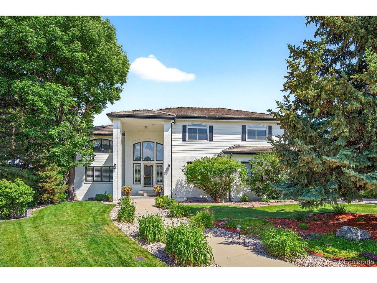 Image 3: This grand entrance is perfectly positioned in in one of 2 private cul-de-sacs in the neighborhood.