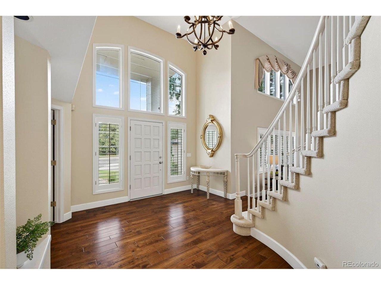 Image 4: Beautiful entrance