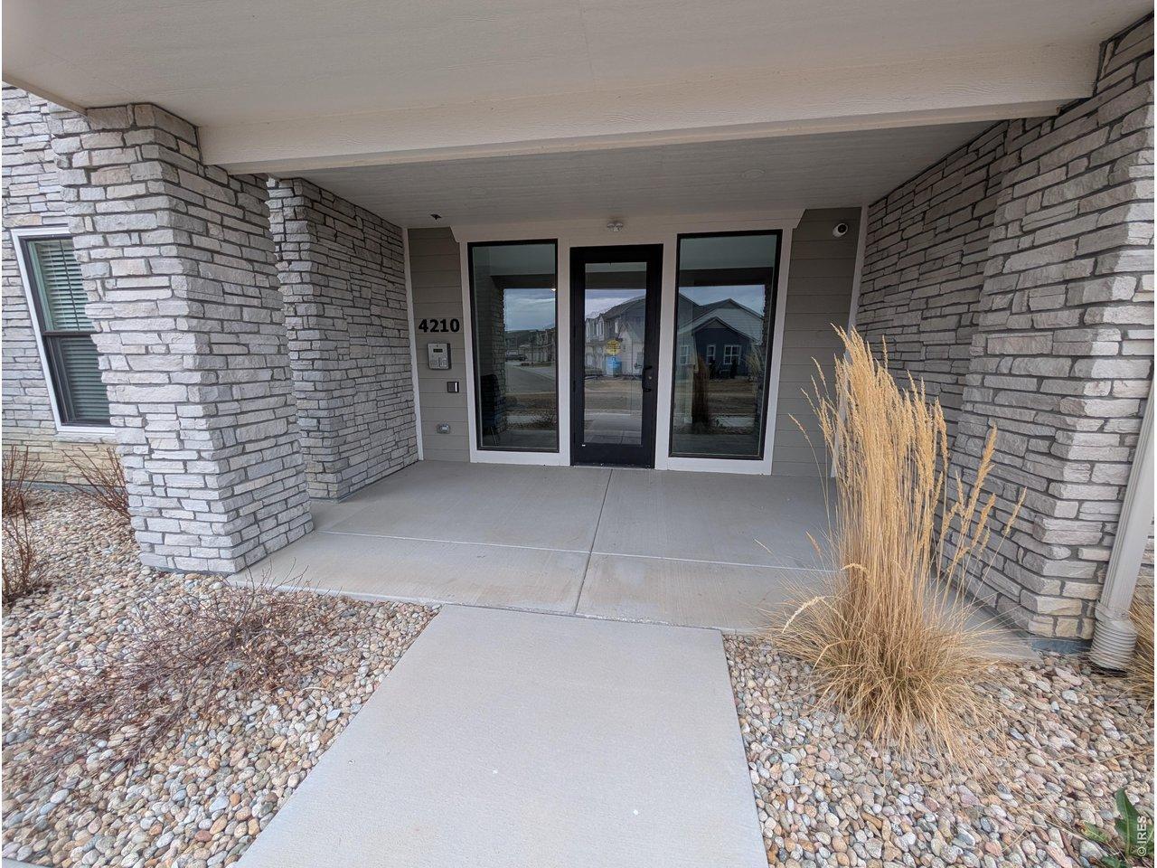 Image 2: Secure entry Image 2: Secure entry