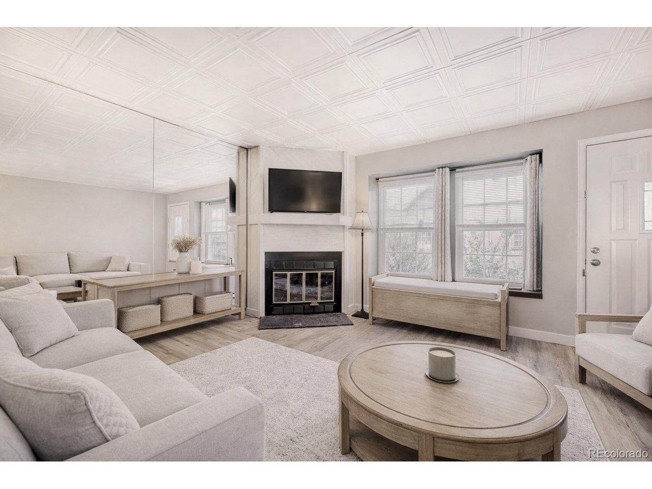 Image 2: Living Room