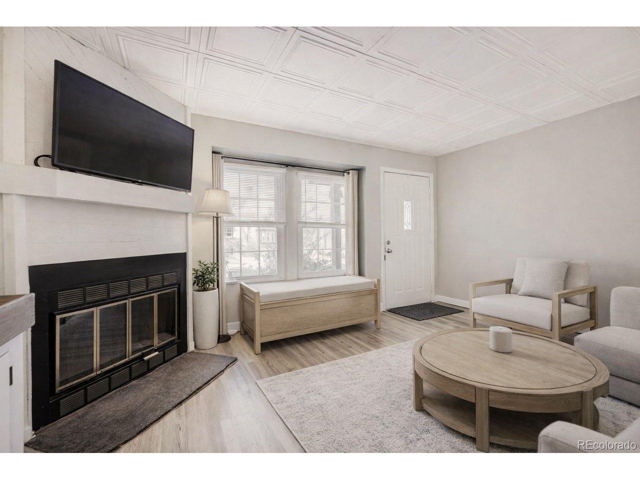 Image 3: Living Room