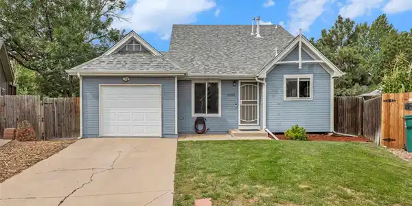 4889 S Salida
