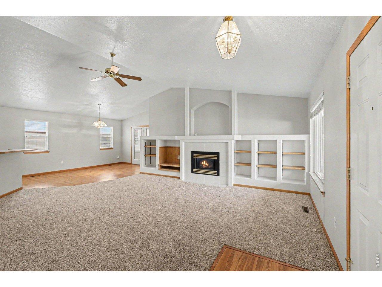 Image 3: Open-concept living room