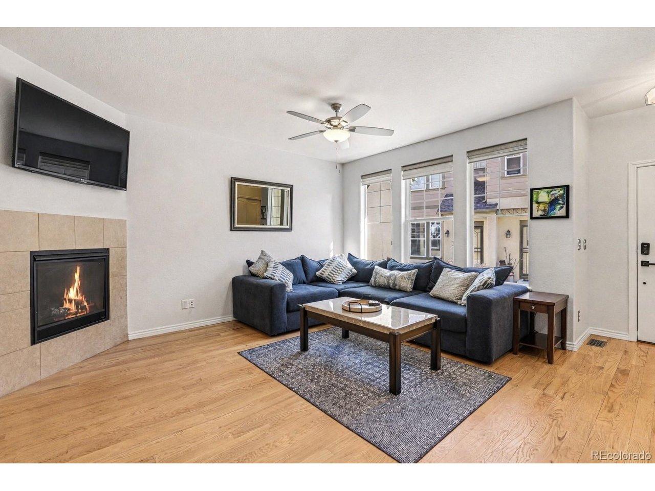 Image 3: Gas Log Fireplace for chilly nights Image 3: Gas Log Fireplace for chilly nights