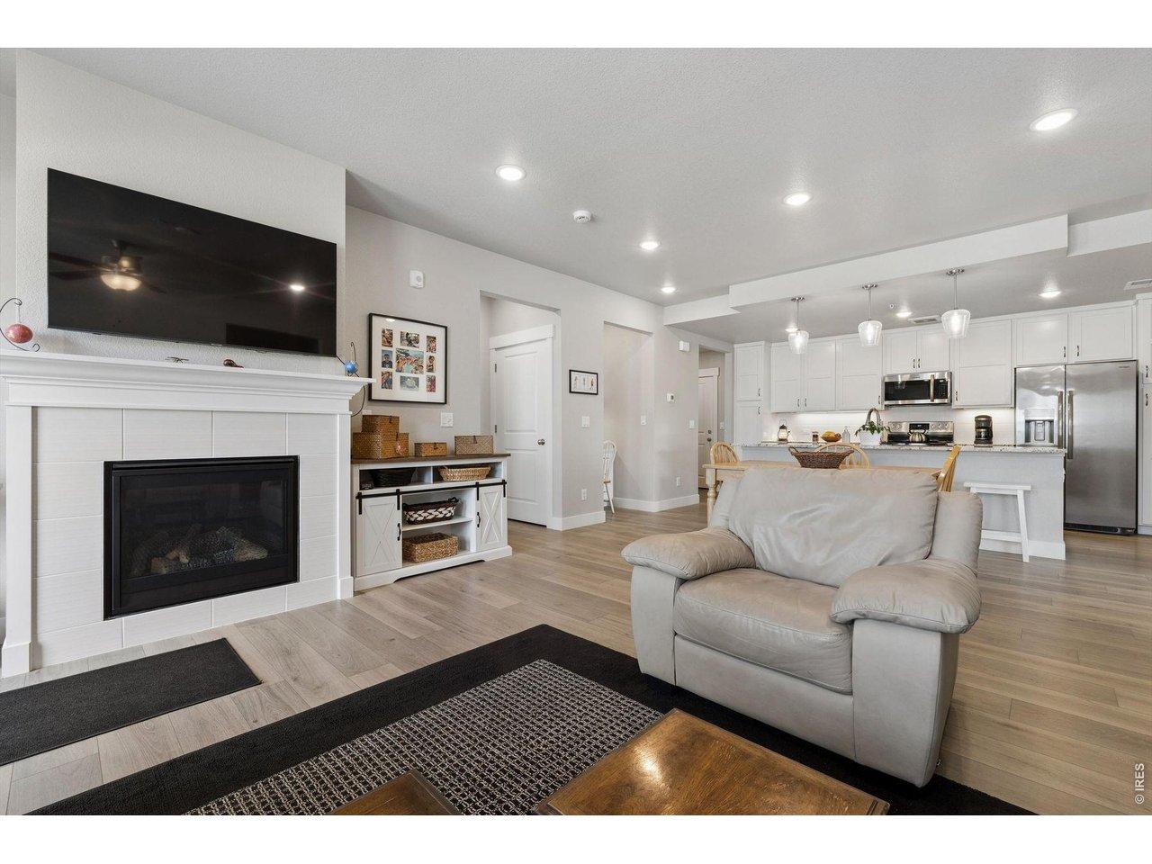 Image 1: Welcome home to this rare condo Image 1: Welcome home to this rare condo