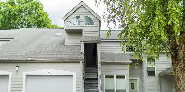 1908 E Bay Pointe
