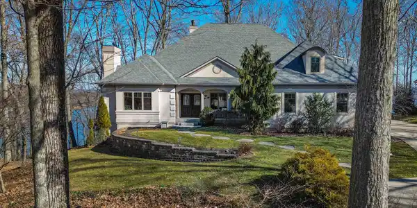 2591 E Pedigo Bay