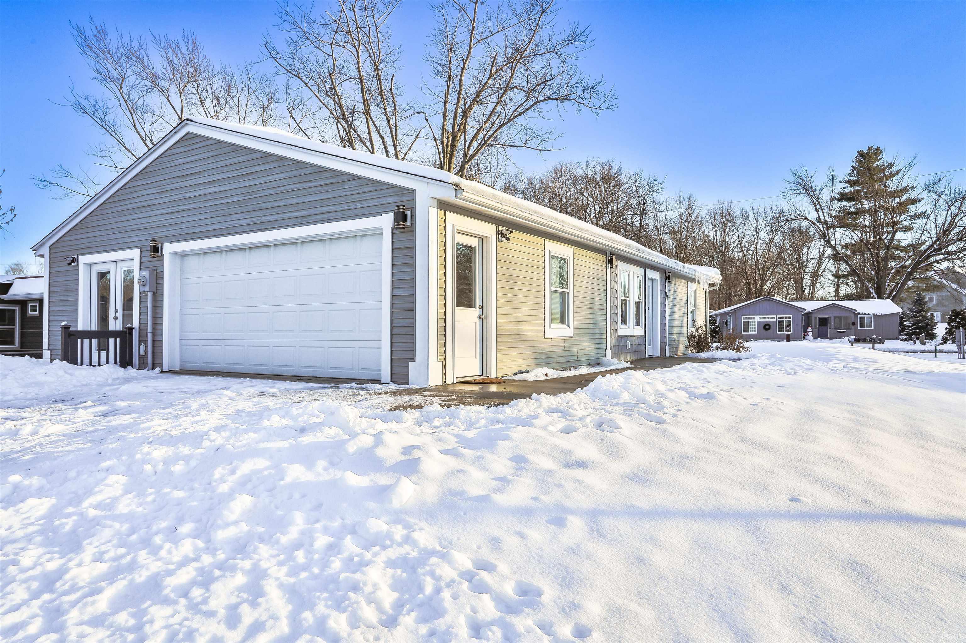 Image 0: View of front of house, Front Of Structure Image 0: View of front of house, Front Of Structure