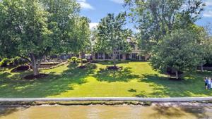 1532 Country Club E