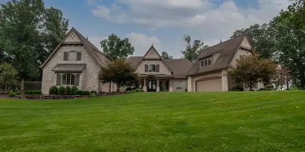 2603 E Pedigo Bay