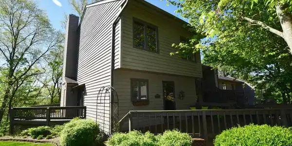 1854 E Waters Edge