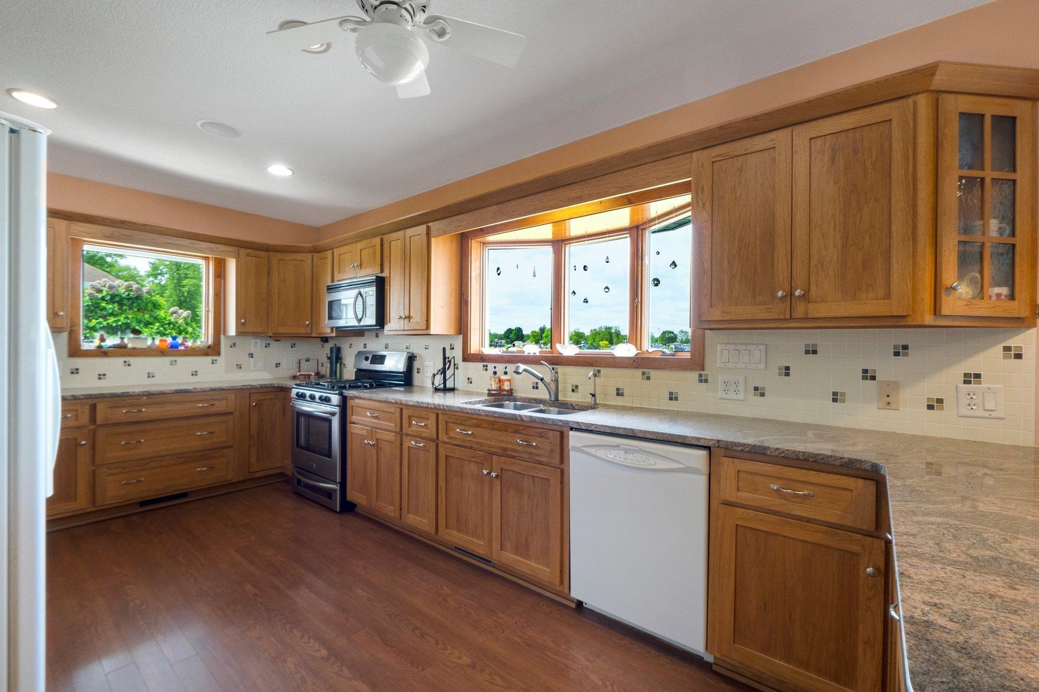 Image 3: Kitchen
