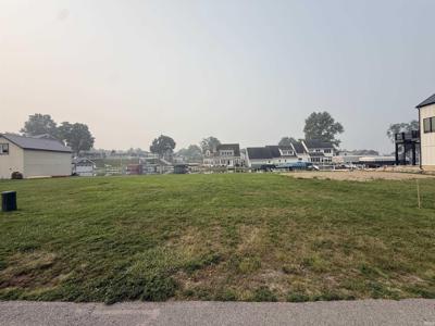 8643 E Smith