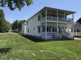 3795 Lakeshore