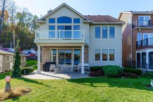 3562 N Bay View