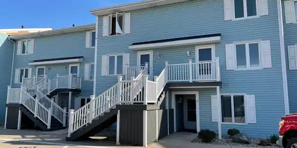 1725 Colonial