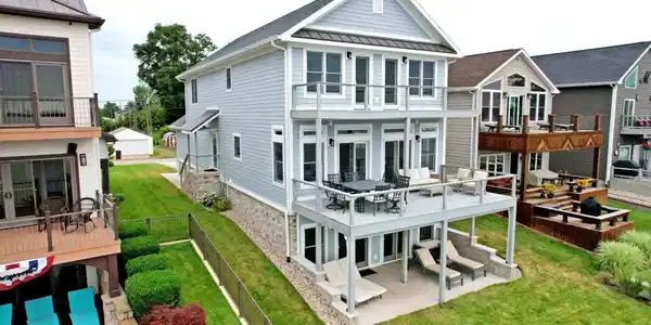 1913 Boulevard