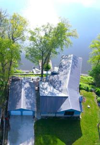 2951 N Lakeshore