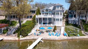 1123 E Northshore