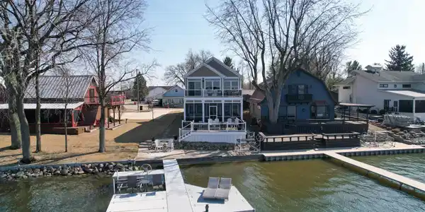 2316 Wolfs Point
