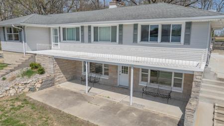 2196 N Norway