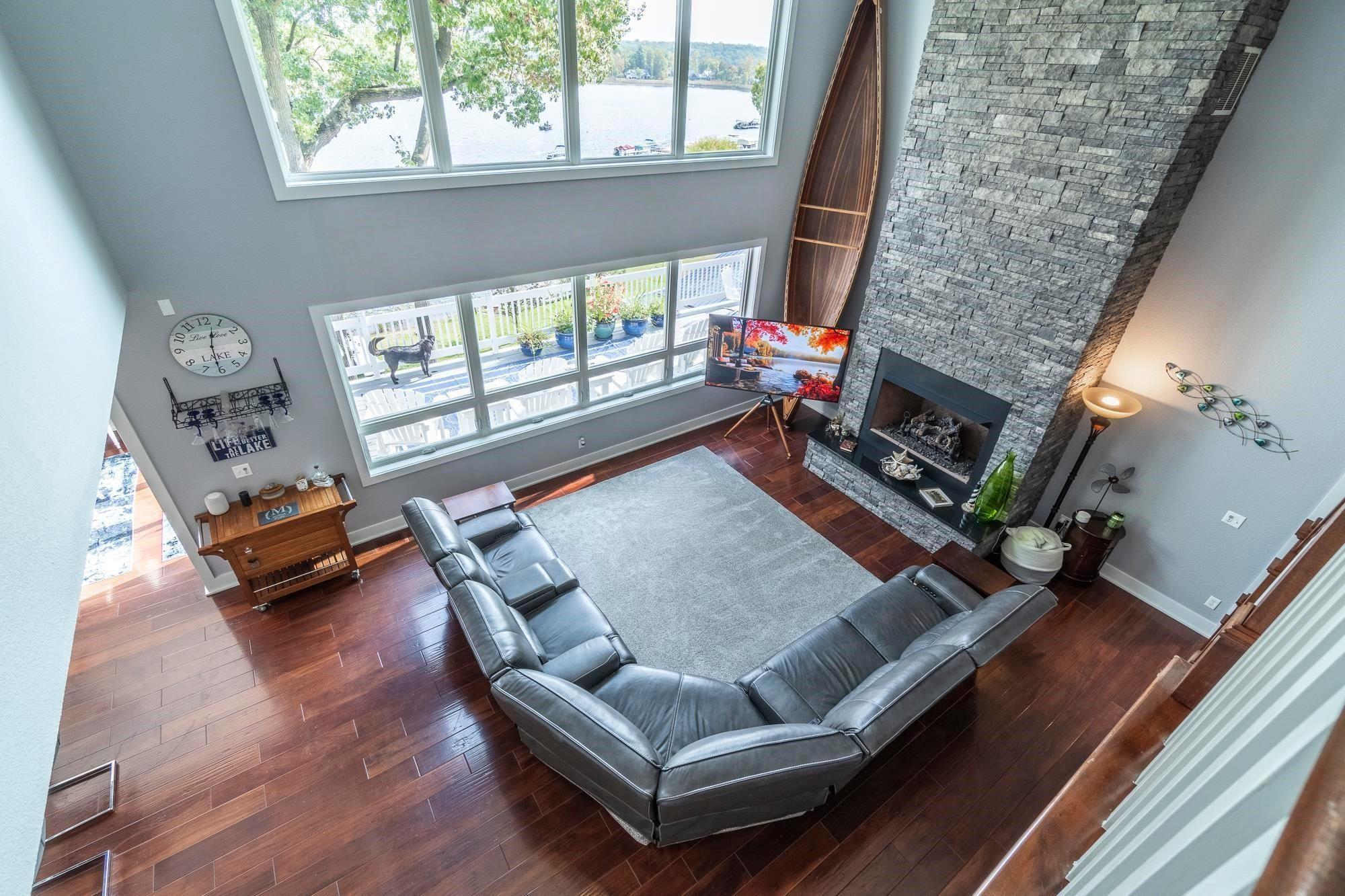 Image 3: Expansive Triple Pane Windows