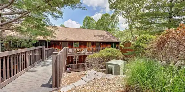1881 E Eagle Bay