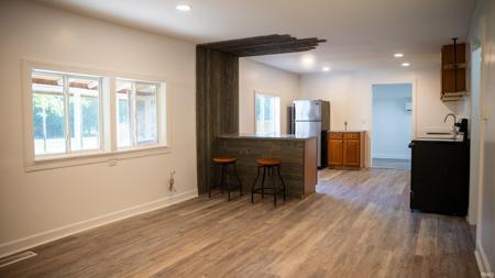 6089 South Shore