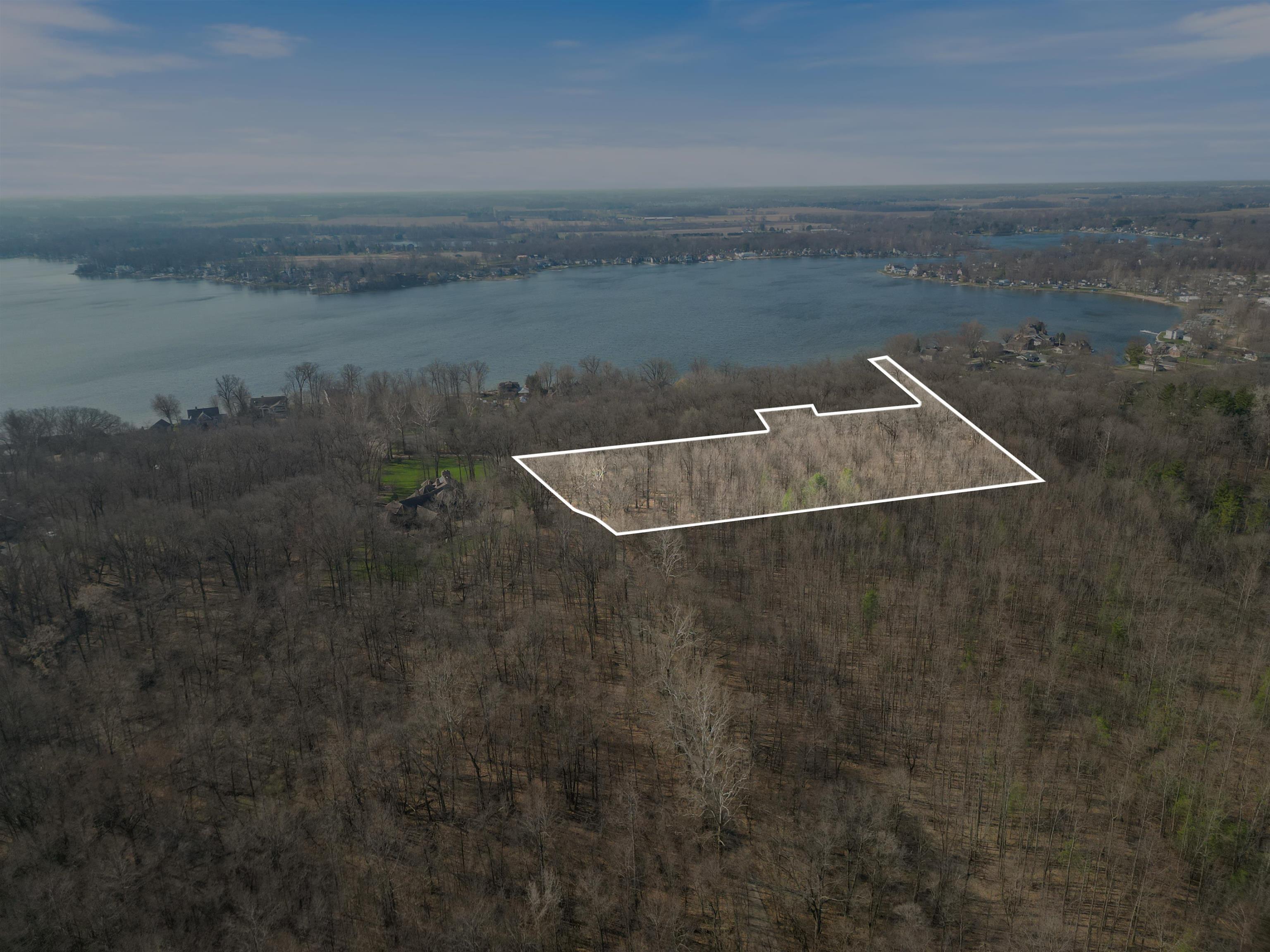 Image 3: Outline of 9 Acre Parcel w Lake Access