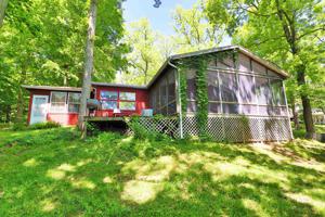 5745 N STAHL RD