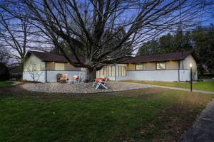 1427 E Springhill