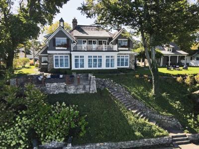 10712 N South Shore