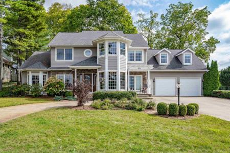 818 Chapman Lake