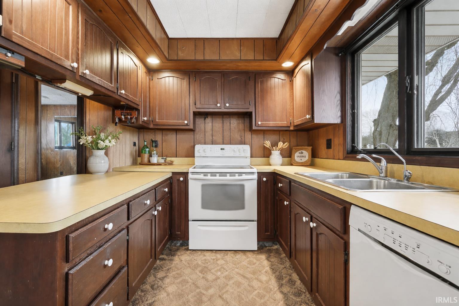 Image 3: Virtually staged Image 3: Virtually staged