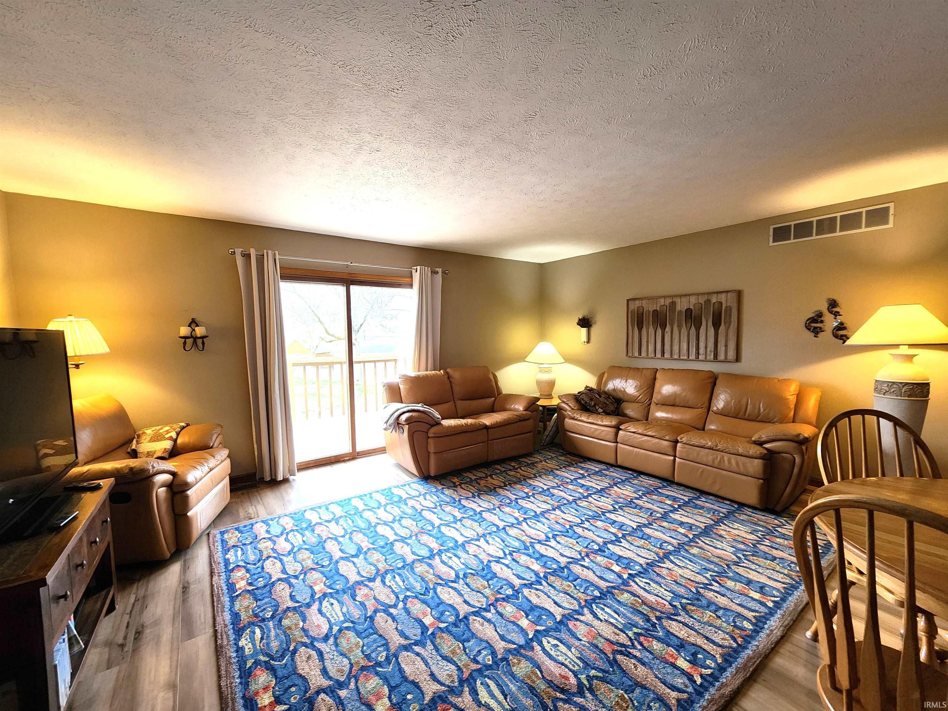 Image 2: LIVING ROOM