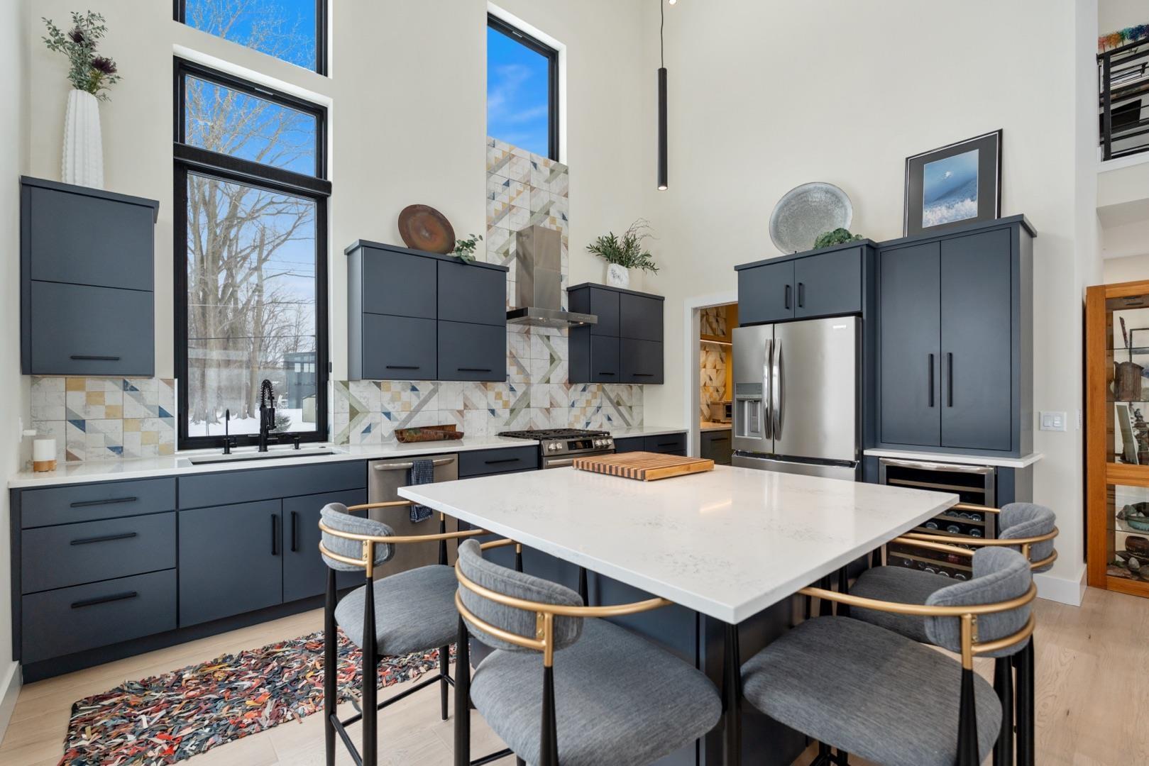 Image 3: Modern and Sleek Luxury Kitchen