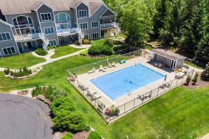 8732 E Smith