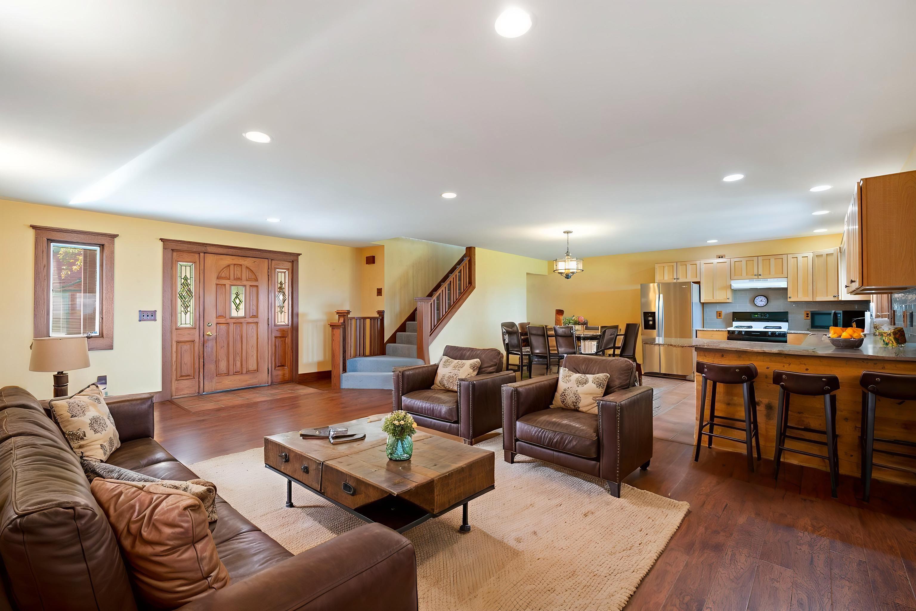 Image 2: Living Room