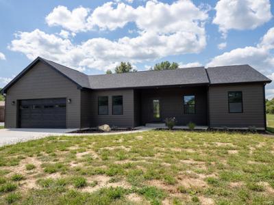 3146 N West Shafer