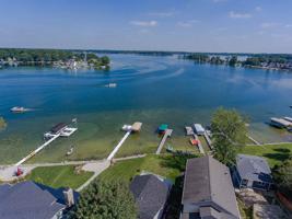 1124 S Clear Lake