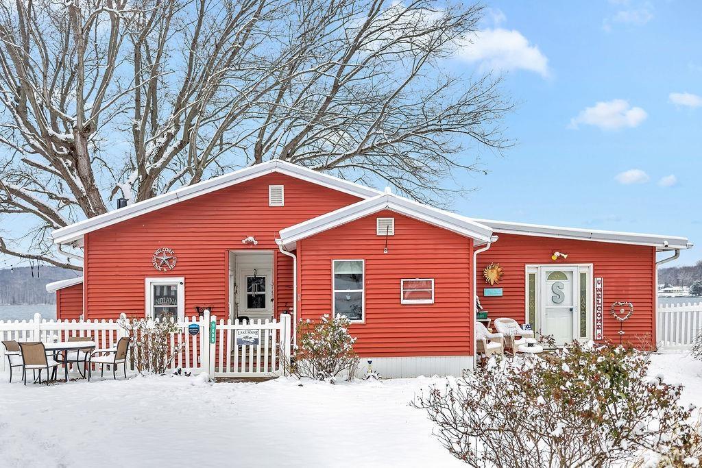 Image 0: View of front facade, Front Of Structure Image 0: View of front facade, Front Of Structure
