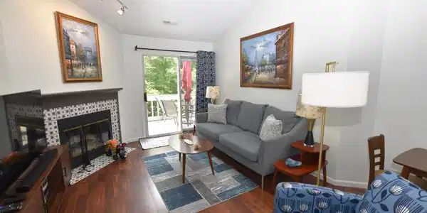 1942 E Bay Pointe