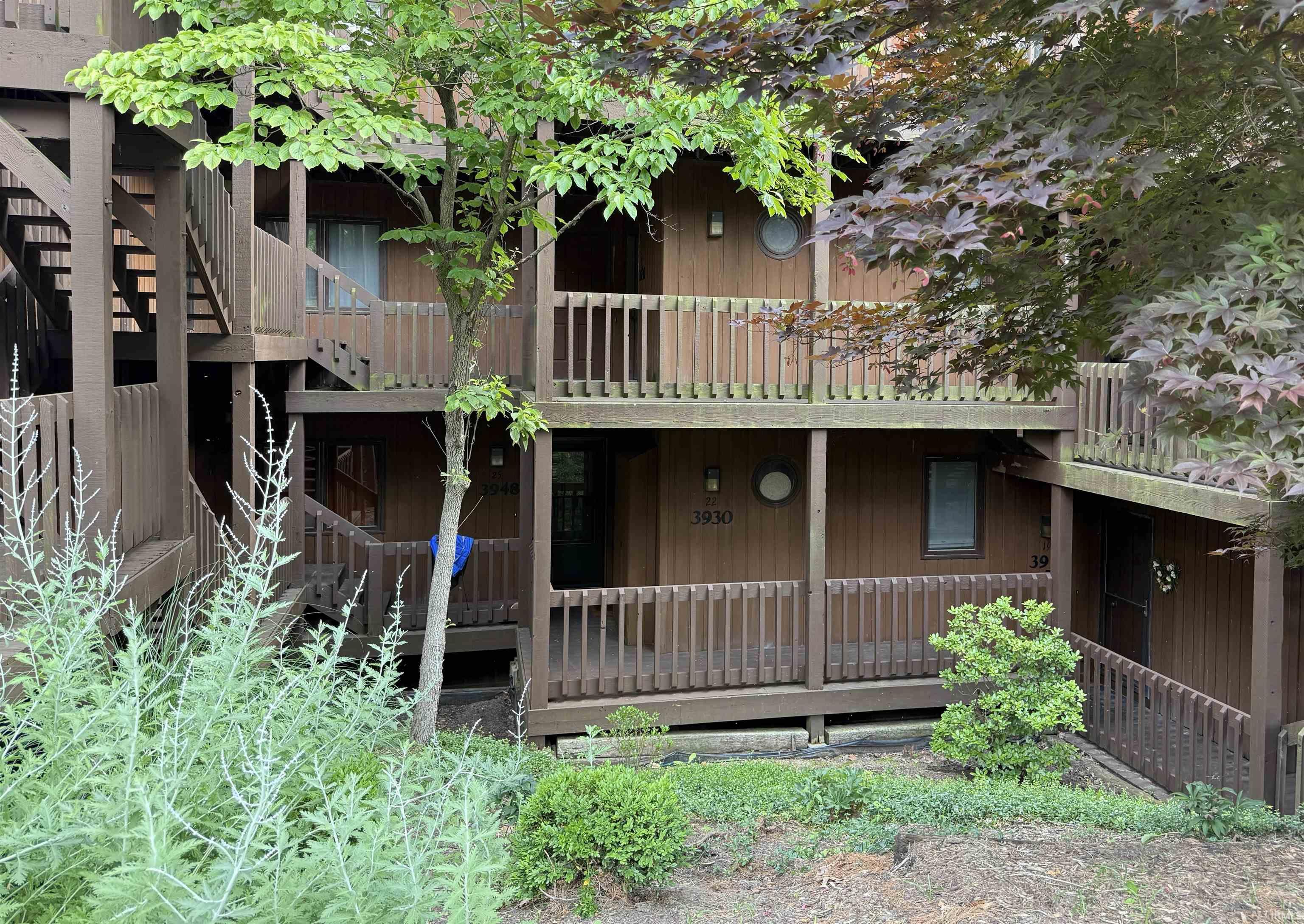 Image 0: Lower level unit