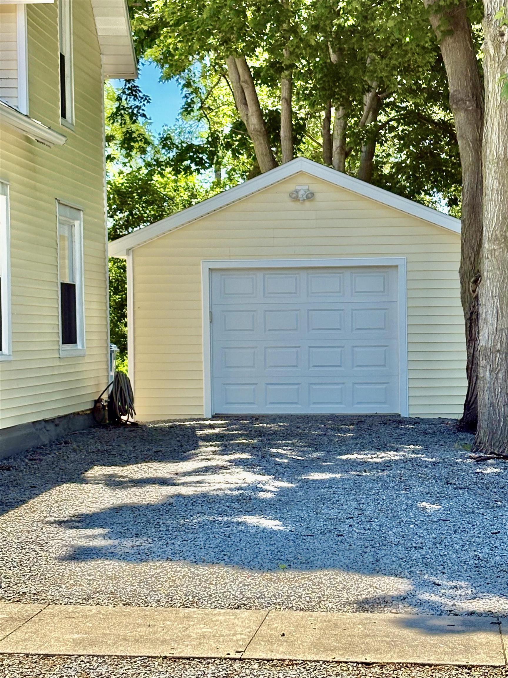 Image 2: Garage, Garage Image 2: Garage, Garage
