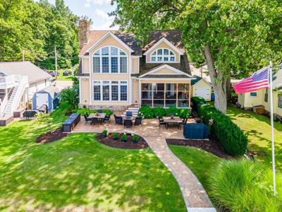 3546 N Bay View