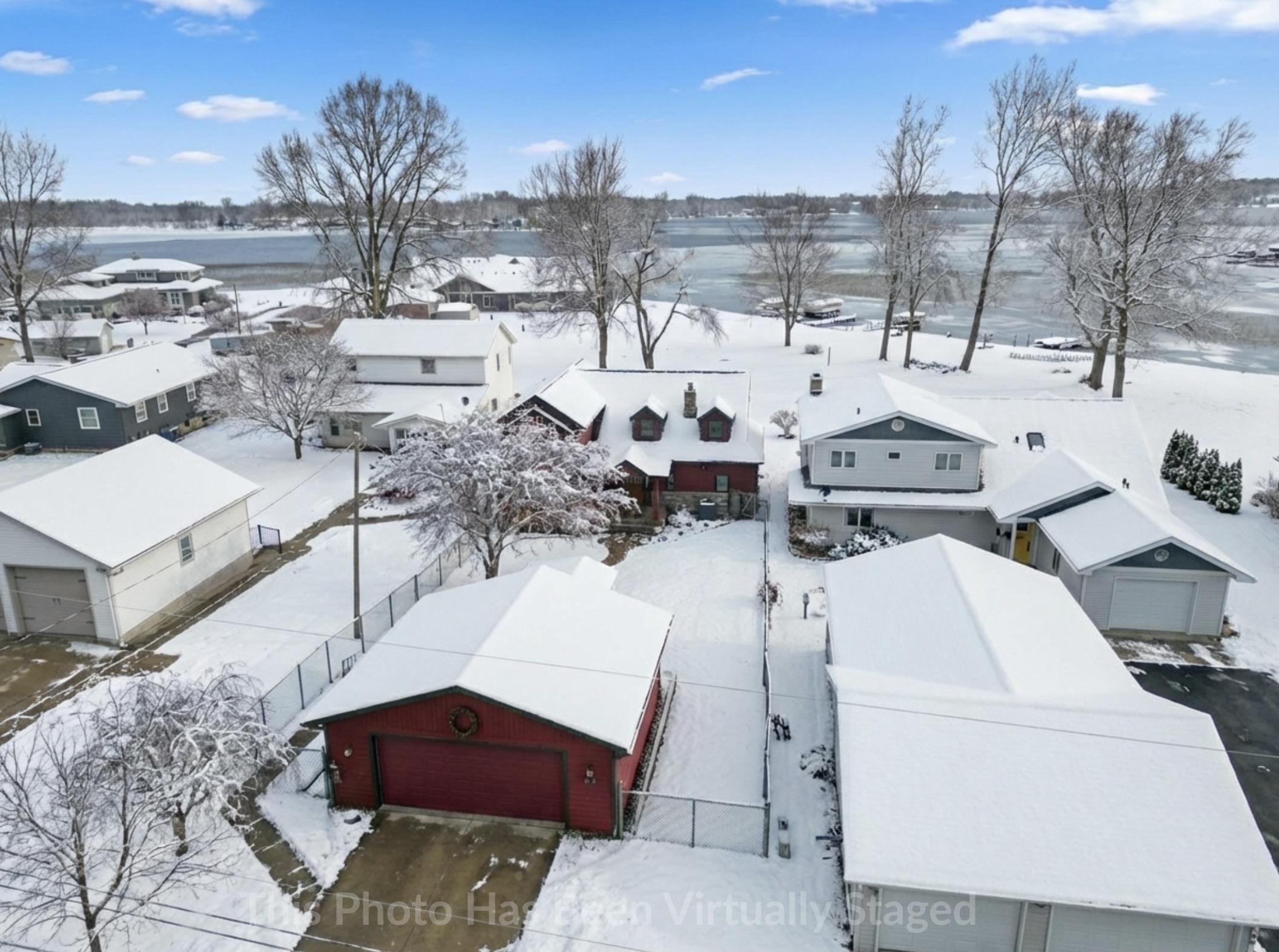 Image 1: Chapman Lake Front Living