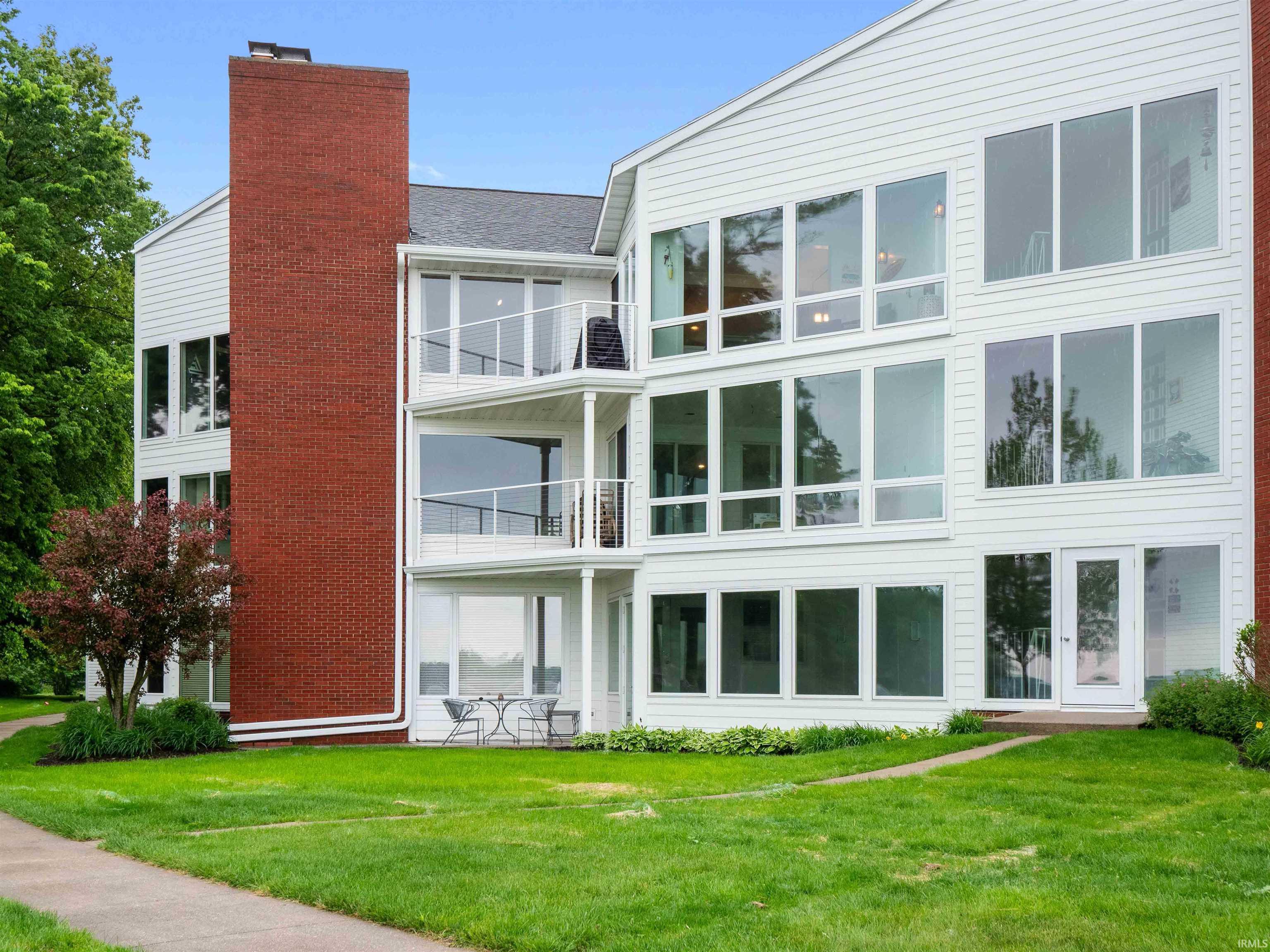 Image 3: Updated Lakefront Condo - Lake Wawasee